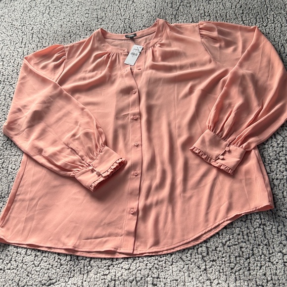 Express Relaxed Portofino Button-Up Blouse - Picture 9 of 9